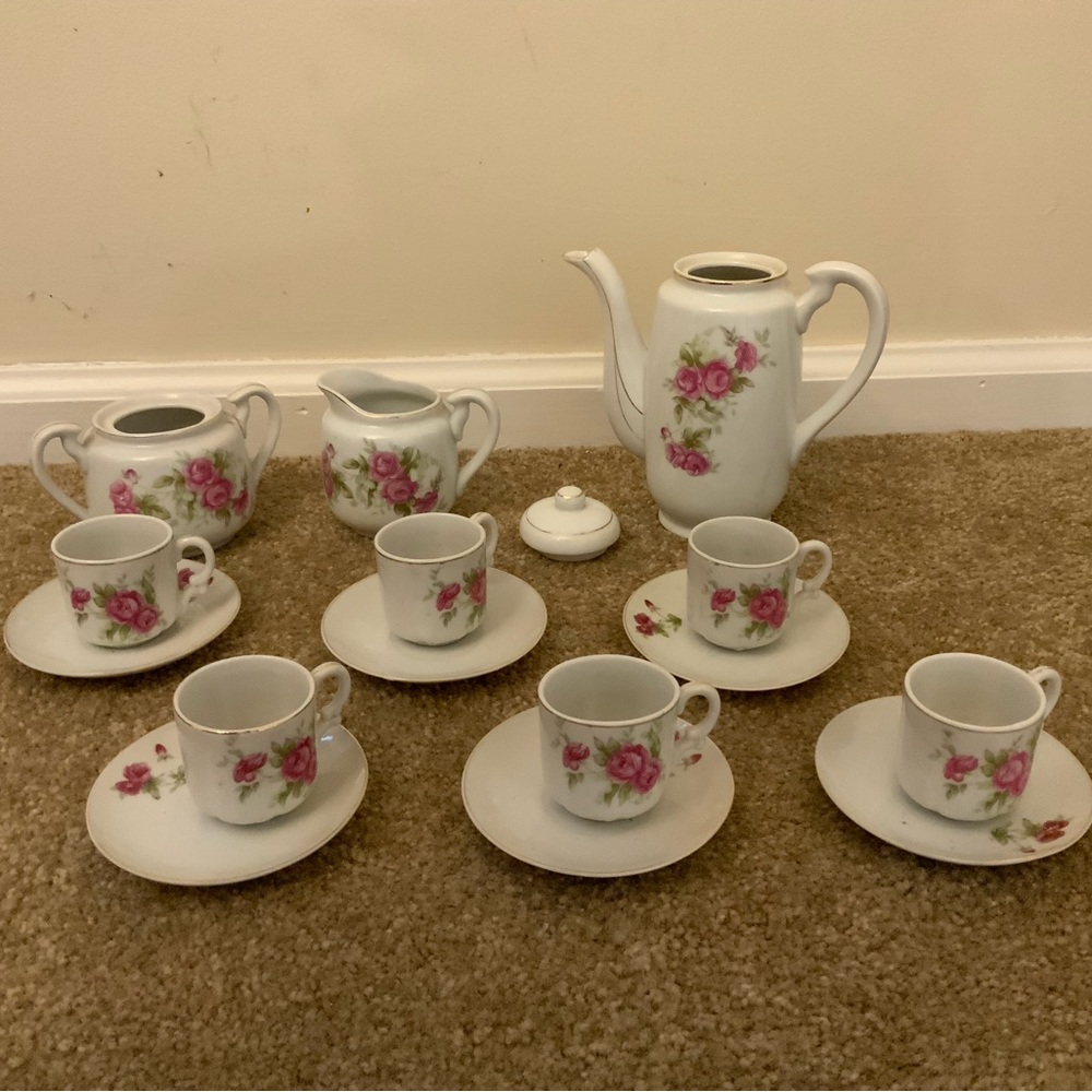 Victoria China child’s tea set